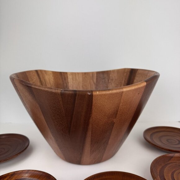 Lipper International Inc. Acacia Wave Large Wooden Salad Bowl & Saucer Plates - Picture 5 of 10